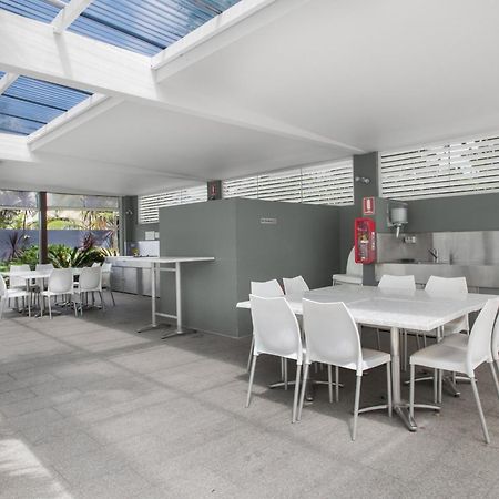 Boulevard Towers On Broadbeach Гоулд Коуст Екстериор снимка