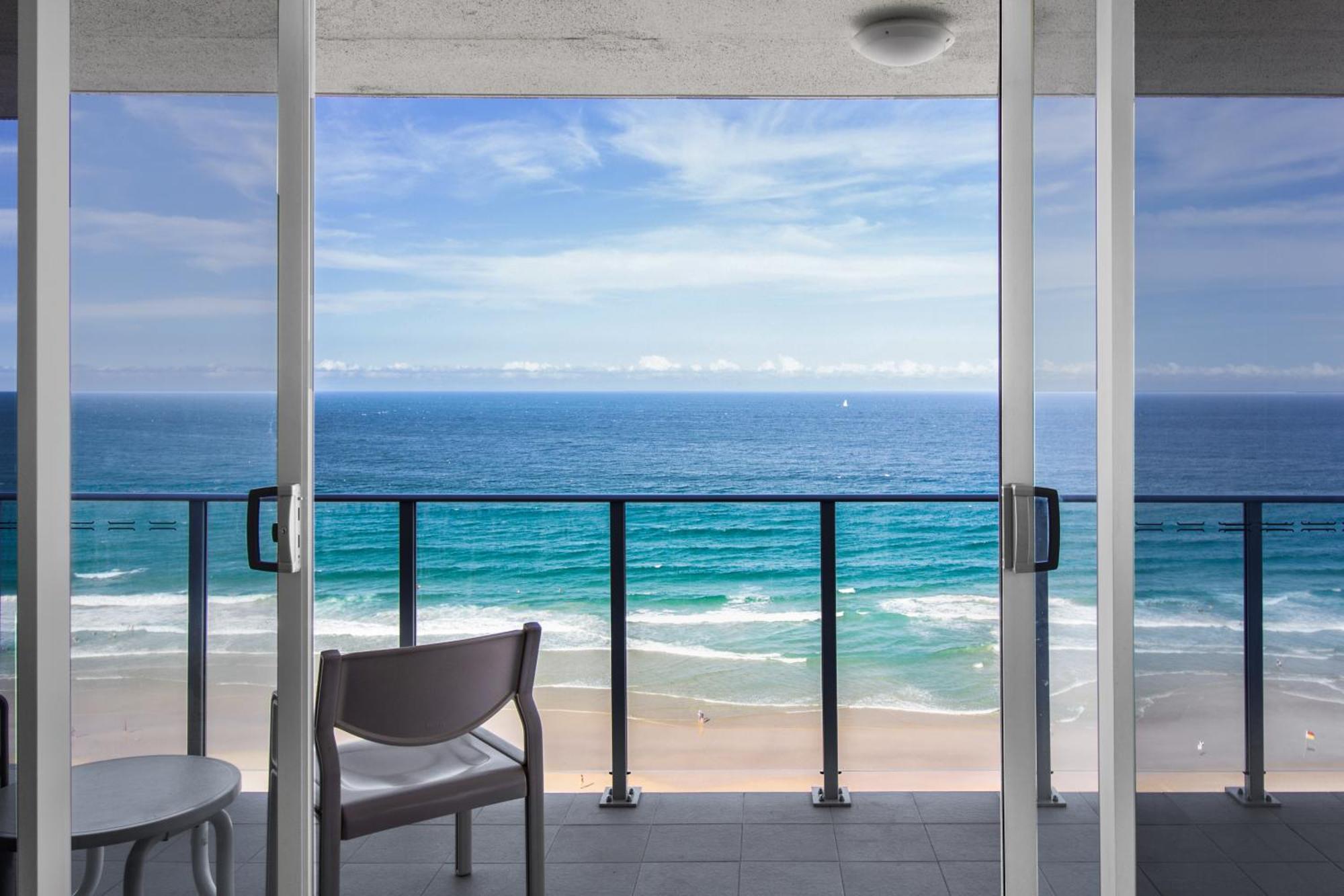 Boulevard Towers On Broadbeach Гоулд Коуст Екстериор снимка