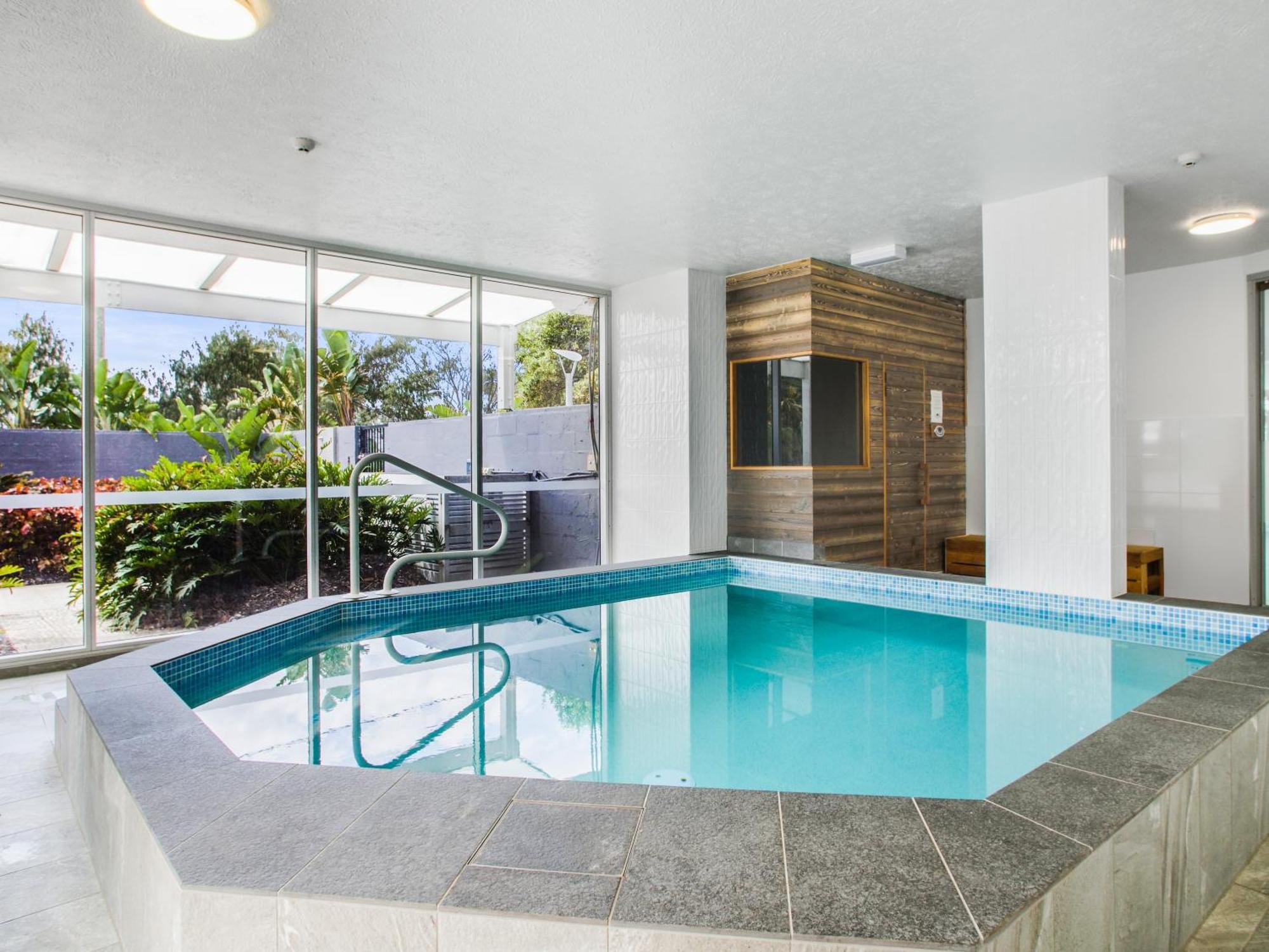 Boulevard Towers On Broadbeach Гоулд Коуст Екстериор снимка