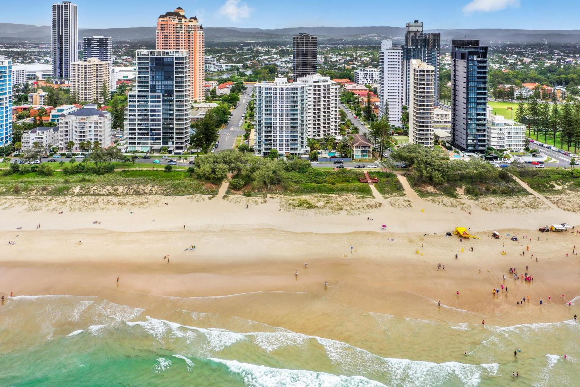 Boulevard Towers On Broadbeach Гоулд Коуст Екстериор снимка