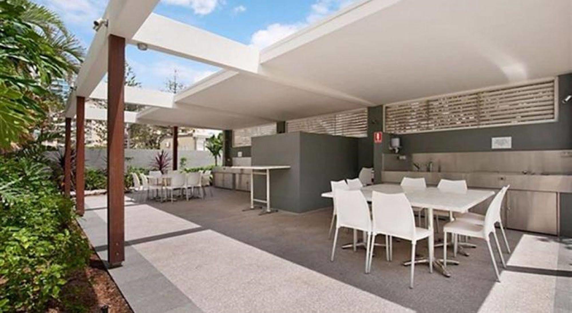 Boulevard Towers On Broadbeach Гоулд Коуст Екстериор снимка