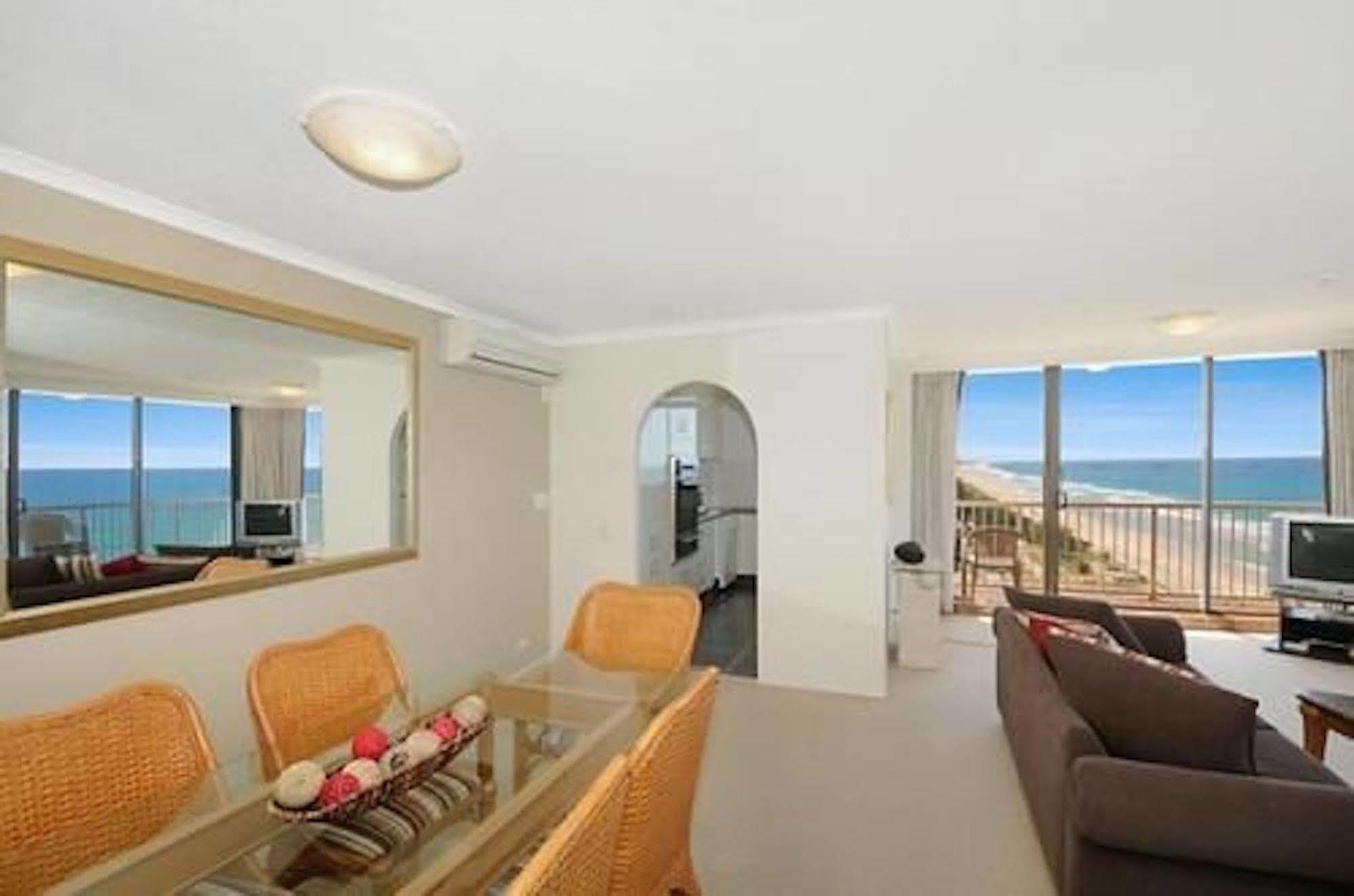 Boulevard Towers On Broadbeach Гоулд Коуст Екстериор снимка
