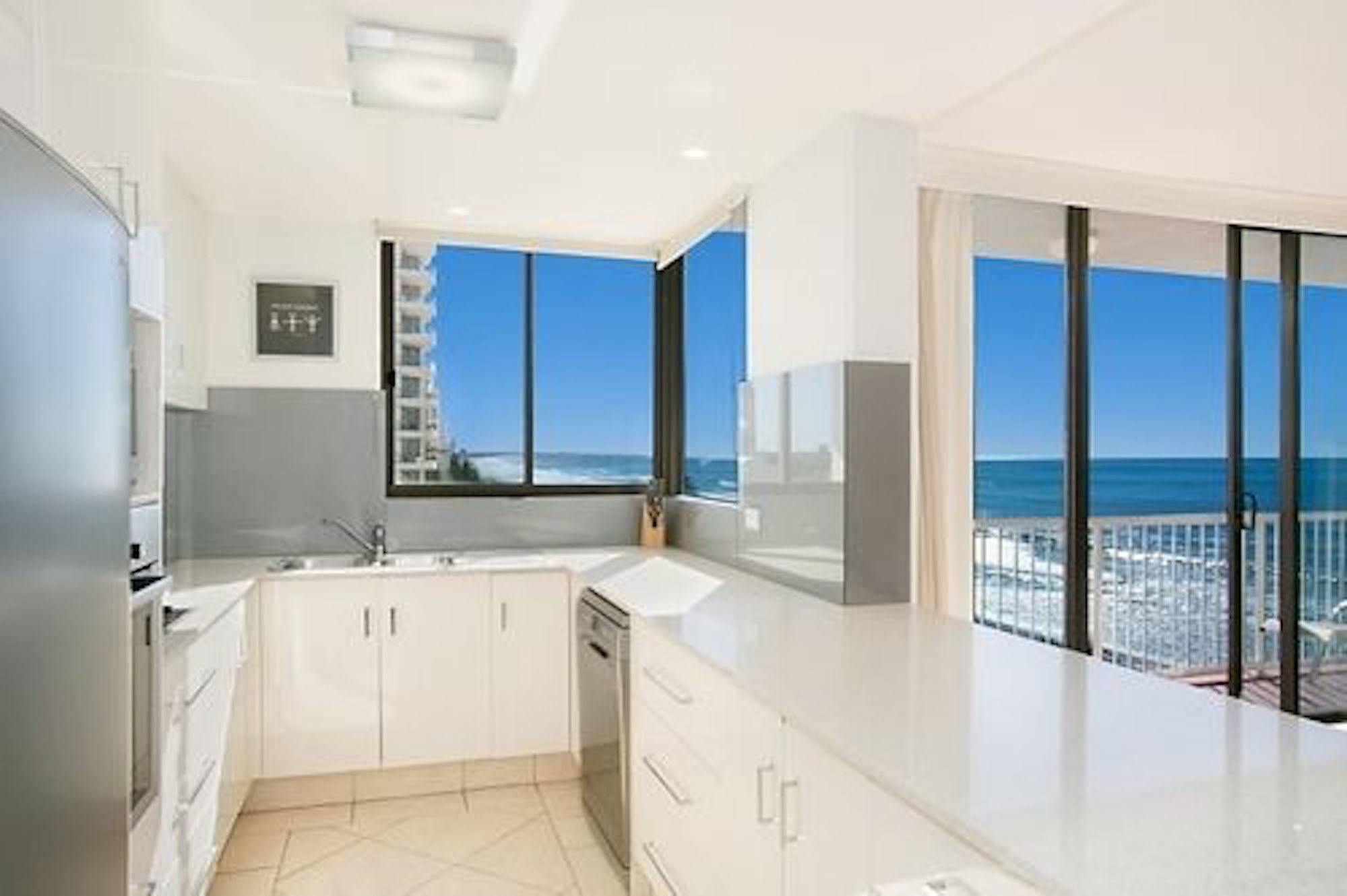 Boulevard Towers On Broadbeach Гоулд Коуст Екстериор снимка