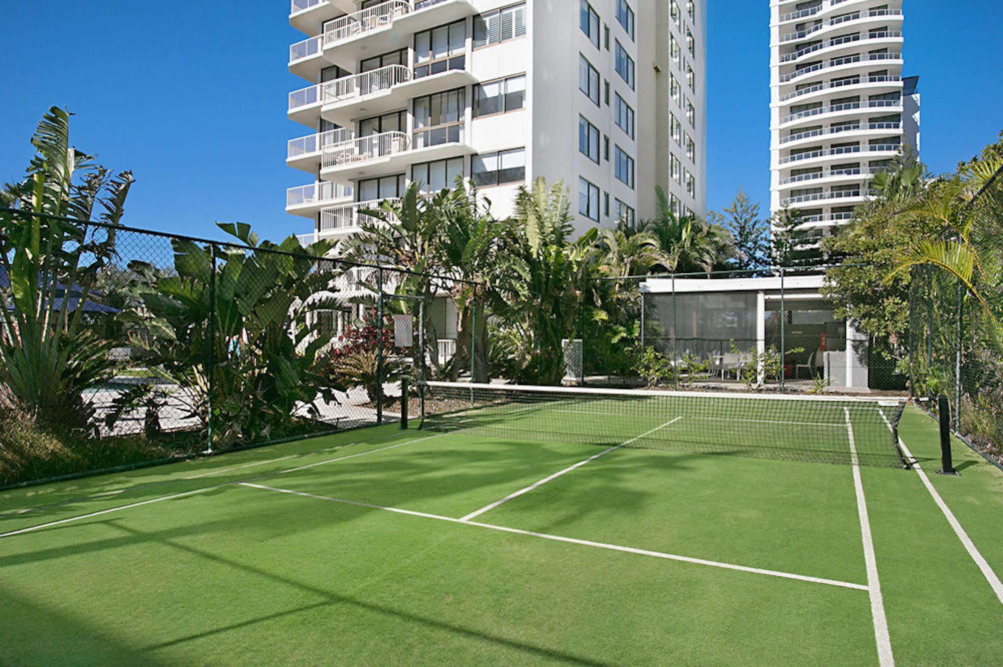 Boulevard Towers On Broadbeach Гоулд Коуст Екстериор снимка
