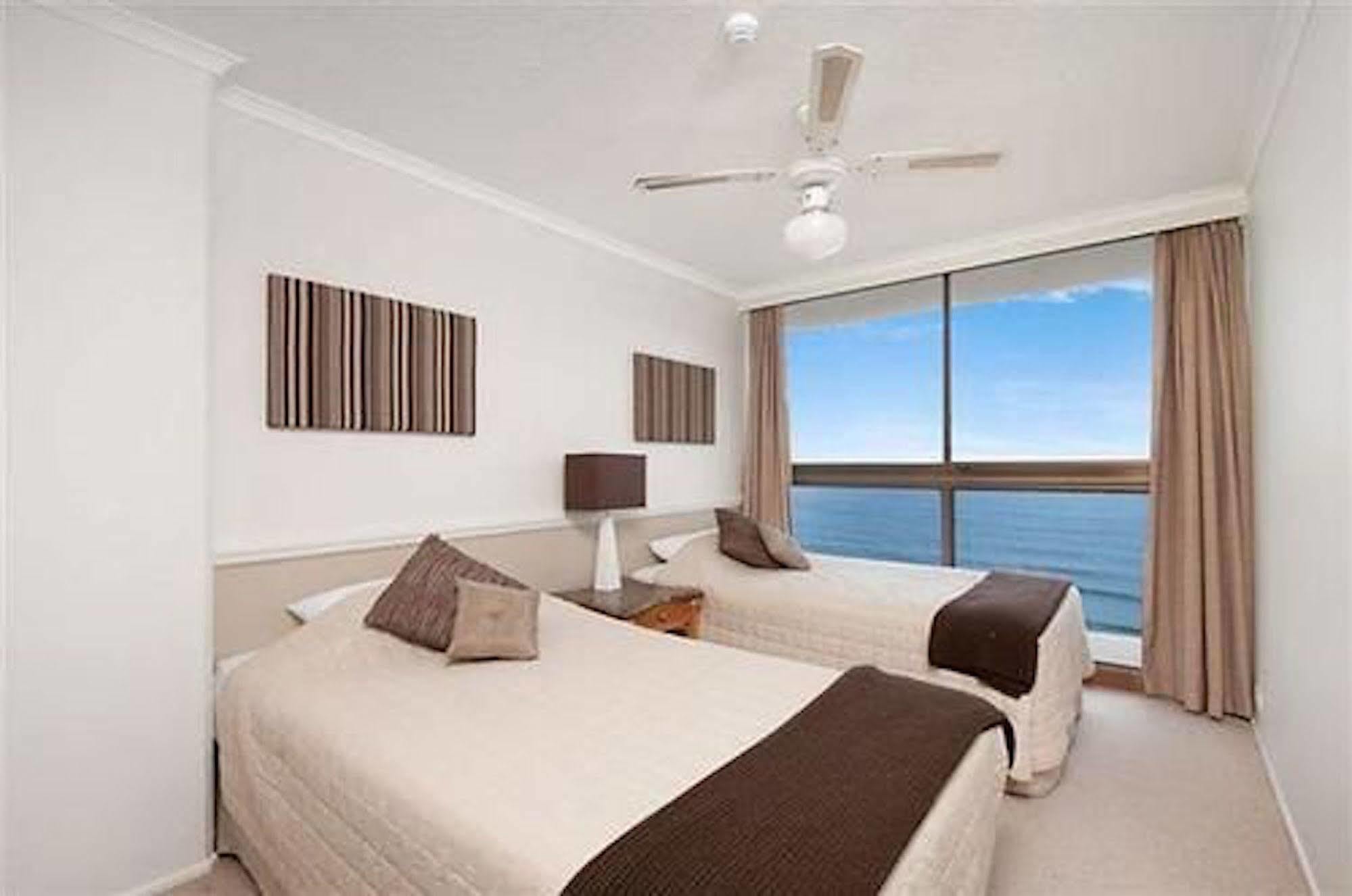 Boulevard Towers On Broadbeach Гоулд Коуст Екстериор снимка