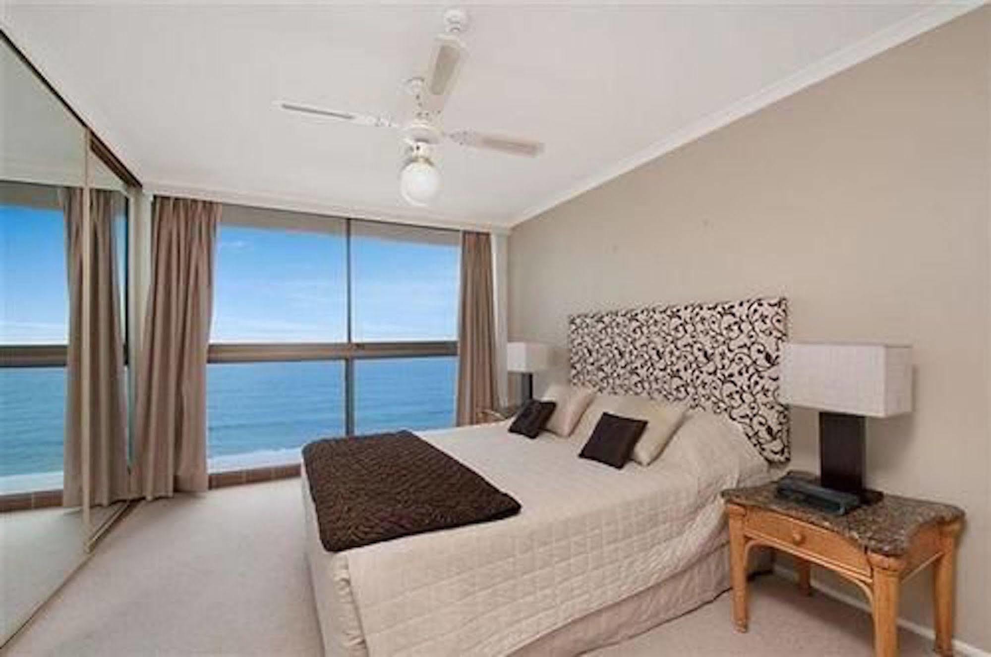 Boulevard Towers On Broadbeach Гоулд Коуст Екстериор снимка