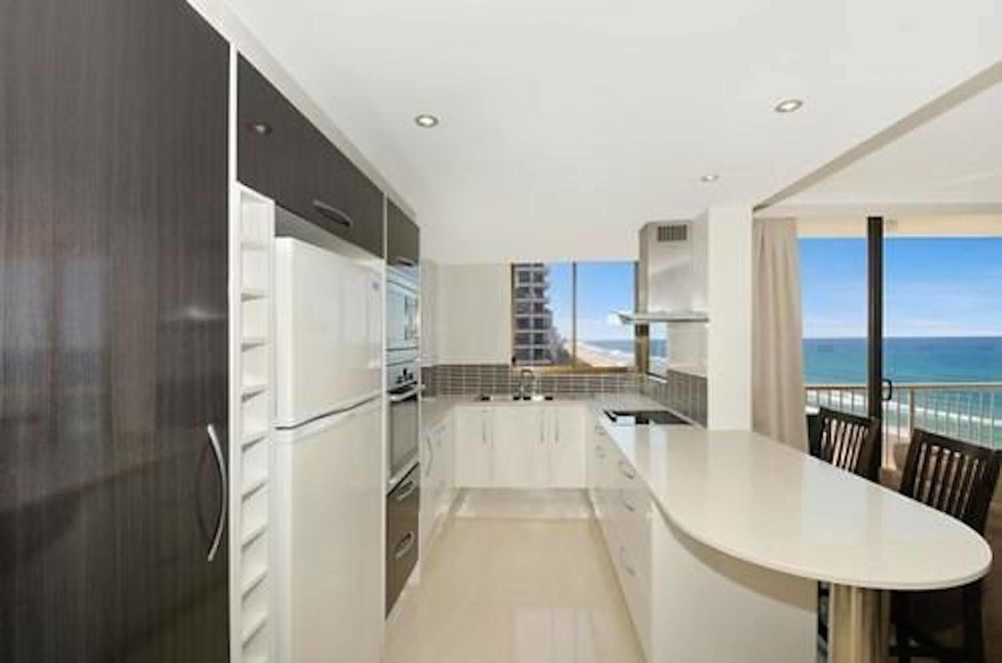 Boulevard Towers On Broadbeach Гоулд Коуст Екстериор снимка