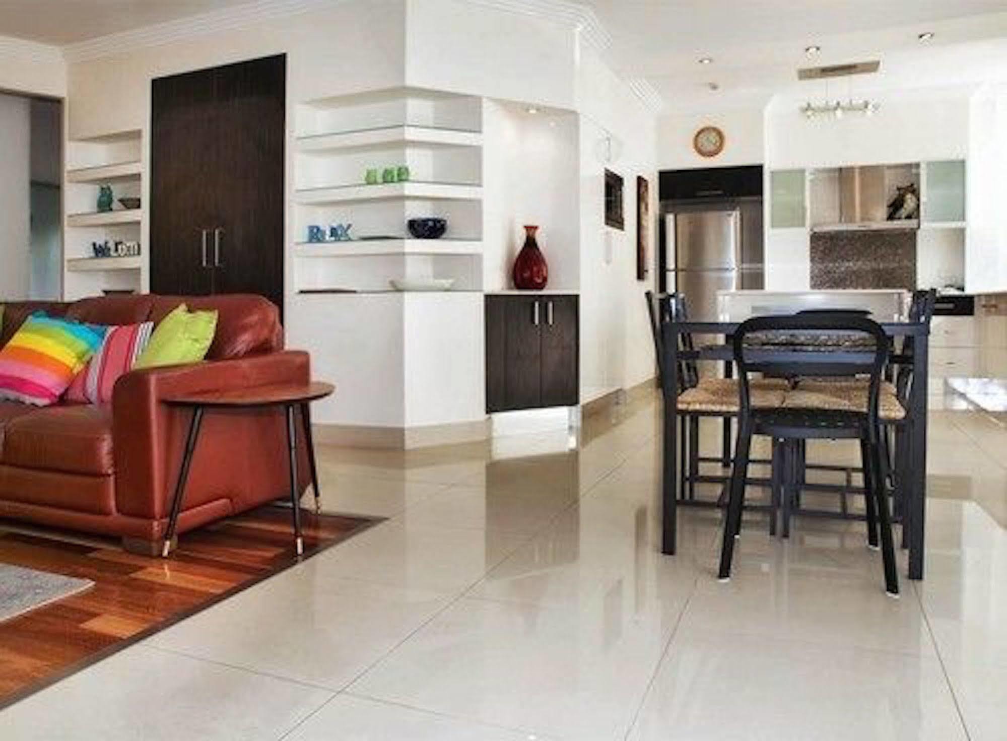 Boulevard Towers On Broadbeach Гоулд Коуст Екстериор снимка